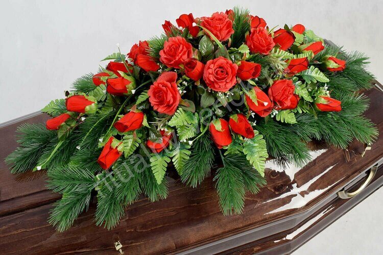 Композиция из 50 красных роз